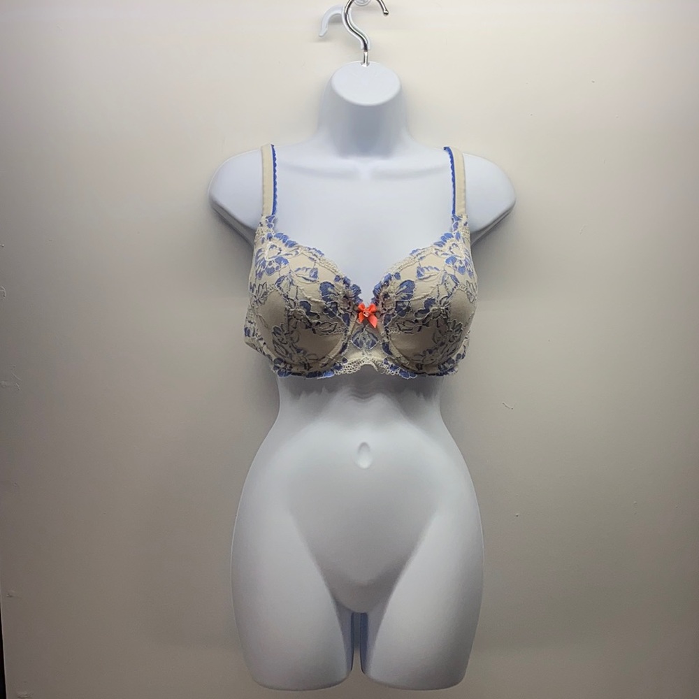 Victorias secret body by Victoria Padded Underwire